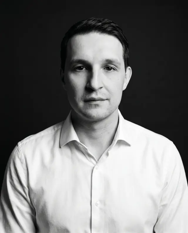 Чёрно-белое - ИИ-фотосессия по фото